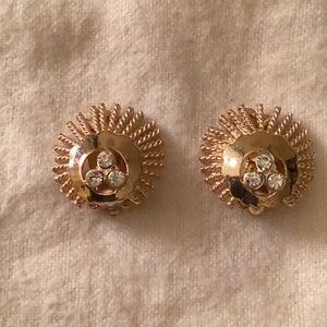 Coro vintage gold tone starburst clip on earrings with rhinestones